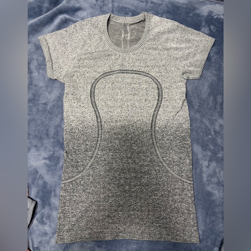 Lululemon Athletica Gray Short Sleeve Tee
